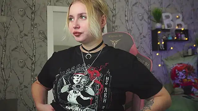 Snapshot of Moon_Valkyrie chatting on February 6, 2026, 6:07 am Moon Valkyrie online show from February 6, 2026, 6:07 am