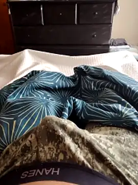 Snapshot of LuqenZo chatting on March 25, 2026, 12:11 pm LuqenZo online show from March 25, 2026, 12:11 pm