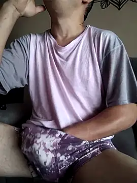 Snapshot of LuqenZo chatting on March 28, 2026, 12:49 pm LuqenZo online show from March 28, 2026, 12:49 pm