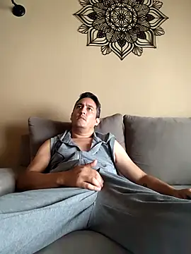 Snapshot of LuqenZo chatting on April 14, 2026, 5:30 pm LuqenZo online show from April 14, 2026, 5:30 pm