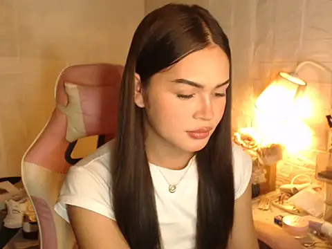 Ashely Lewis online show from December 17, 2025, 12:00 pm