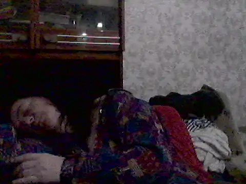 GypsiQueen2 online show from March 4, 2025, 11:32 pm