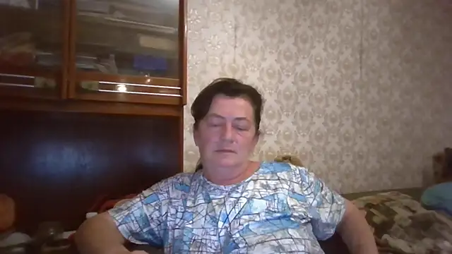 GypsiQueen2 online show from September 14, 2025, 7:13 pm