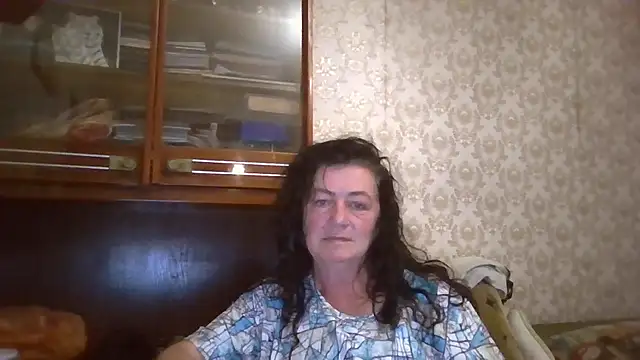 GypsiQueen2 online show from September 24, 2025, 5:49 pm