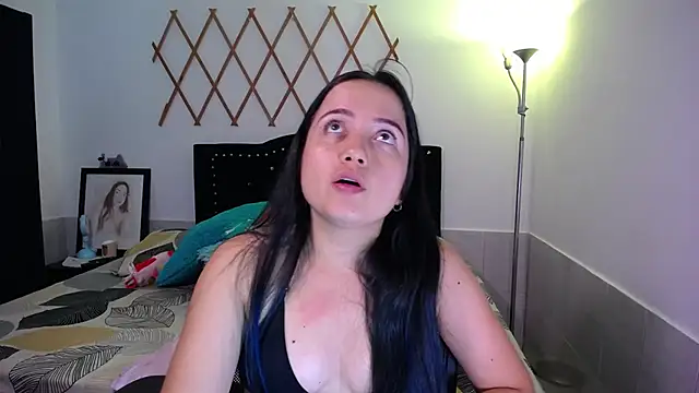 Snapshot of naughty_girl_4u chatting on September 18, 2025, 8:22 pm naughty girl 4u online show from September 18, 2025, 8:22 pm