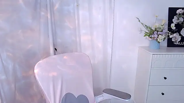 Snapshot of SHY-_-girl chatting on July 25, 2026, 12:14 pm SHY- -girl online show from July 25, 2026, 12:14 pm