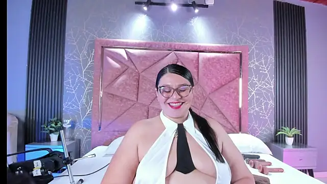 Snapshot of Amanda-Cruz chatting on March 28, 2026, 1:05 am Amanda-Cruz online show from March 28, 2026, 1:05 am