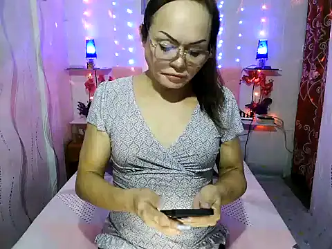 Snapshot of UrAsianPrincessDanie chatting on December 6, 2024, 11:33 am UrAsianPrincessDanie online show from December 6, 2024, 11:33 am