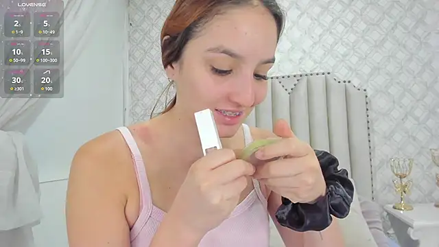 Pia Johnson  online show from February 17, 2025, 11:55 am