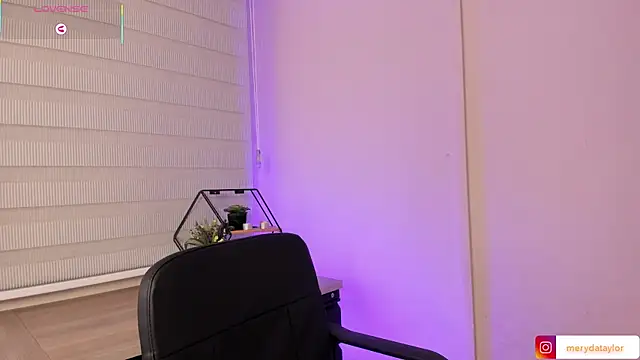 MERIDA TAYLOR online show from February 13, 2025, 6:48 pm