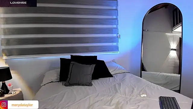 MERIDA TAYLOR online show from February 12, 2026, 12:55 pm