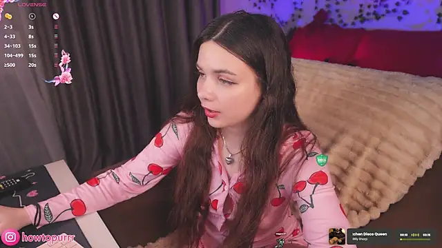 Snapshot of How2Meow chatting on July 17, 2026, 5:18 pm How2Meow online show from July 17, 2026, 5:18 pm