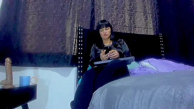 amareto queen online show from September 30, 2025, 8:25 pm