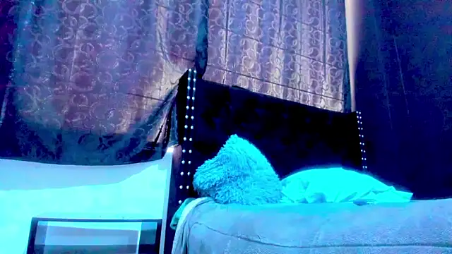 amareto queen online show from February 2, 2026, 7:23 pm