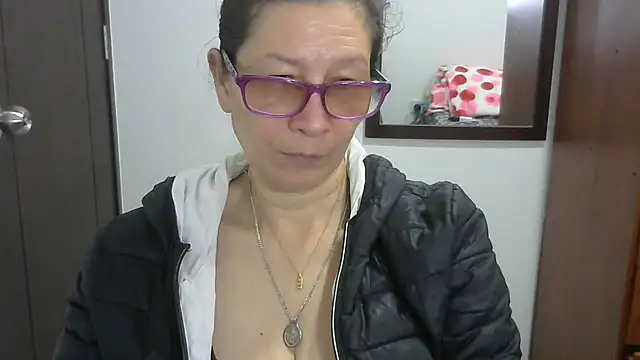 Snapshot of latin49 chatting on March 8, 2025, 4:45 am latin49 online show from March 8, 2025, 4:45 am