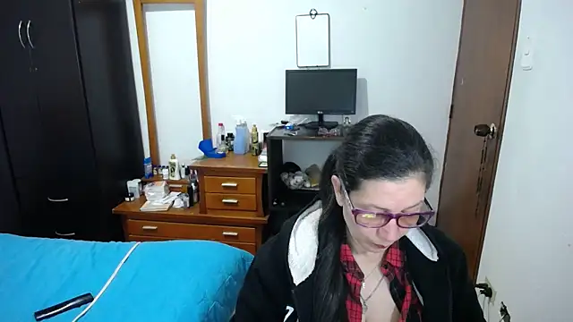 Snapshot of latin49 chatting on October 1, 2025, 5:24 am latin49 online show from October 1, 2025, 5:24 am