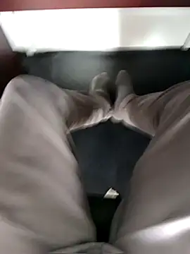 robinsan1010 online show from March 11, 2025, 8:20 am