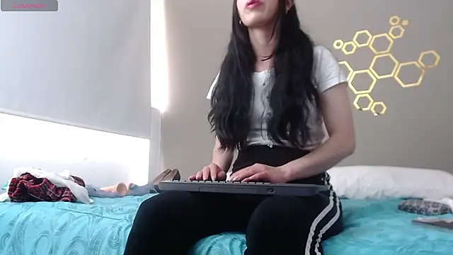 Snapshot of adriscute chatting on January 9, 2025, 9:16 pm adriscute online show from January 9, 2025, 9:16 pm