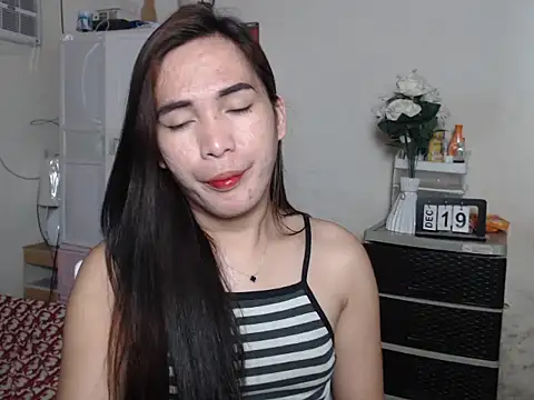 Snapshot of Msyensmith chatting on December 19, 2025, 5:36 am Msyensmith online show from December 19, 2025, 5:36 am