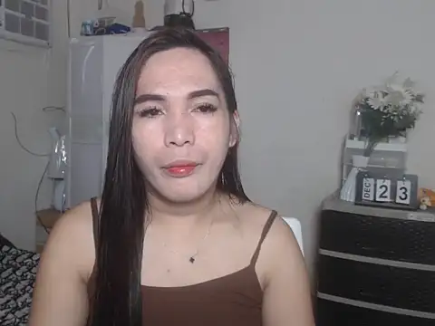 Snapshot of Msyensmith chatting on December 23, 2025, 5:49 am Msyensmith online show from December 23, 2025, 5:49 am