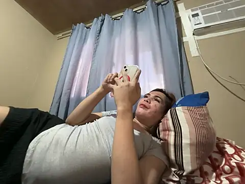 Snapshot of Msyensmith chatting on May 31, 2026, 5:04 am Msyensmith online show from May 31, 2026, 5:04 am