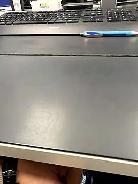 KielerMen online show from December 1, 2025, 1:43 am