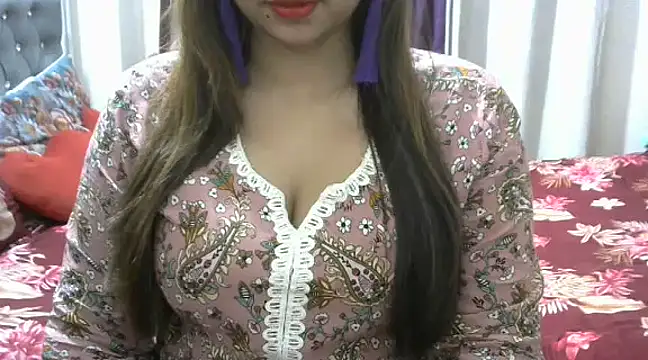 cutebengaligirl online show from March 3, 2025, 8:32 pm