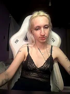 bunnydark00 online show from October 26, 2025, 2:50 am