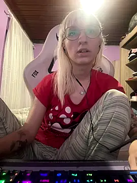 bunnydark00 online show from November 4, 2025, 1:27 am