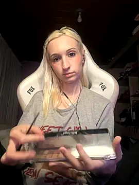 bunnydark00 online show from November 9, 2025, 2:10 am