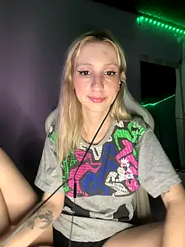 bunnydark00 online show from December 4, 2025, 4:44 am