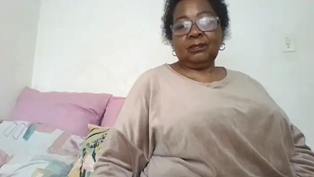 Snapshot of KinkyRicoSaisyours chatting on June 14, 2026, 7:10 am KinkyRicoSaisyours online show from June 14, 2026, 7:10 am