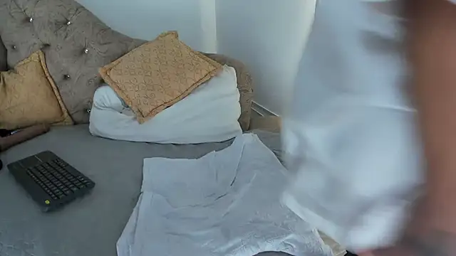 Naughty  Mom online show from December 22, 2024, 1:44 pm