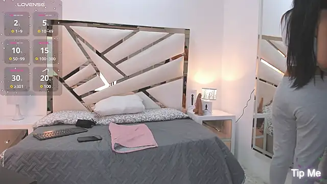 Naughty  Mom online show from January 15, 2025, 12:36 pm