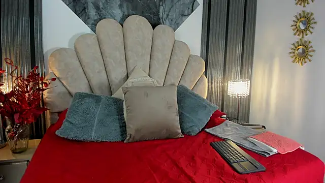 Snapshot of Naughty__Mom chatting on January 13, 2026, 2:33 pm Naughty Mom online show from January 13, 2026, 2:33 pm