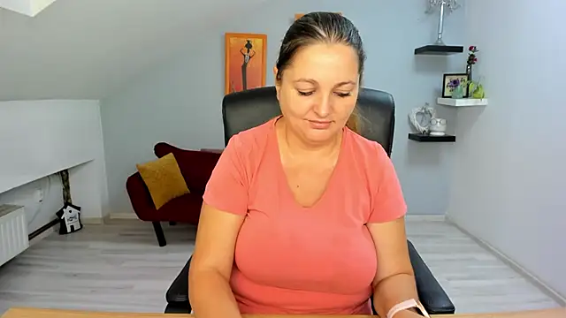 LollaGirl online show from September 17, 2025, 3:19 am