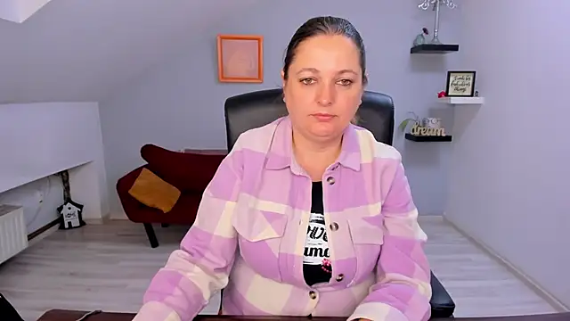 LollaGirl online show from April 9, 2026, 3:17 am