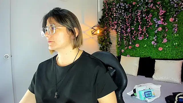 SarahDeyvis online show from November 27, 2025, 5:59 pm