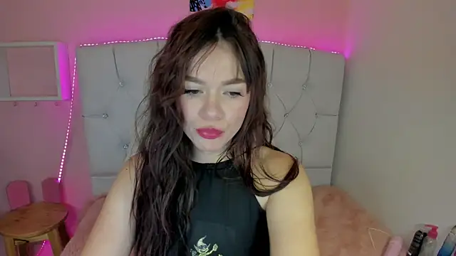 18candys online show from February 19, 2025, 1:18 am