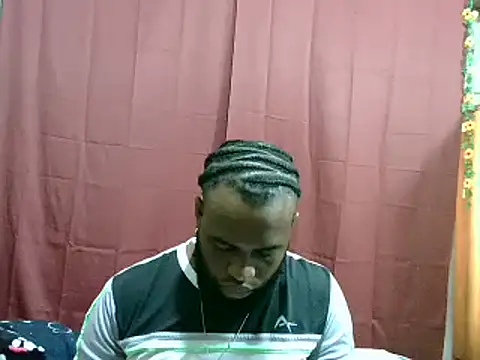 2ocmaxi online show from February 13, 2025, 7:10 pm