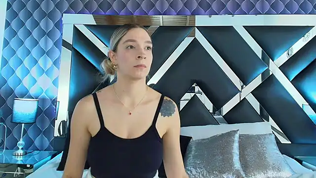 victoriaa lee  online show from January 21, 2025, 11:13 pm