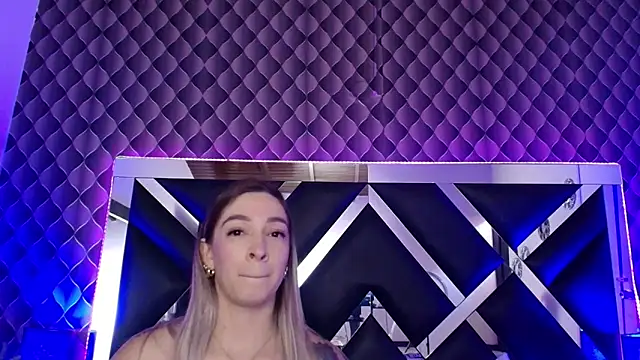 victoriaa lee  online show from September 9, 2025, 7:35 pm