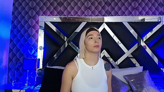 victoriaa lee  online show from March 26, 2026, 7:08 pm