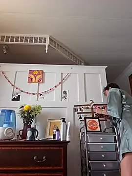 mossy kiss online show from February 20, 2025, 4:03 pm