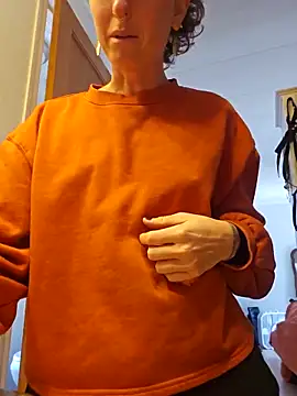 mossy kiss online show from March 17, 2025, 5:49 pm