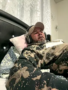 Snapshot of Cristian-Brayan chatting on October 18, 2025, 11:55 am Cristian-Brayan online show from October 18, 2025, 11:55 am