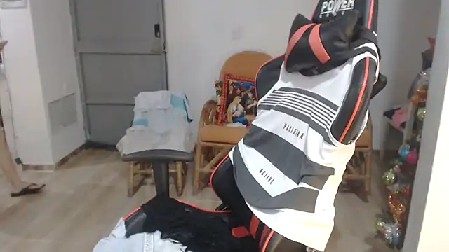 Snapshot of Valentina_lara01 chatting on December 11, 2024, 5:53 am Valentina lara01 online show from December 11, 2024, 5:53 am