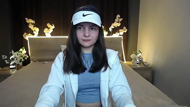 JasmineAsha online show from April 18, 2026, 6:12 pm