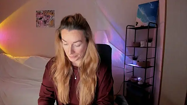 Snapshot of RebeccaMartinez chatting on October 28, 2025, 11:47 am RebeccaMartinez online show from October 28, 2025, 11:47 am