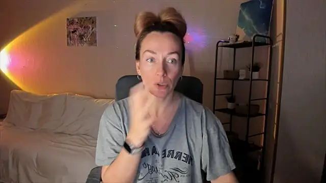 Snapshot of RebeccaMartinez chatting on November 8, 2025, 10:48 am RebeccaMartinez online show from November 8, 2025, 10:48 am